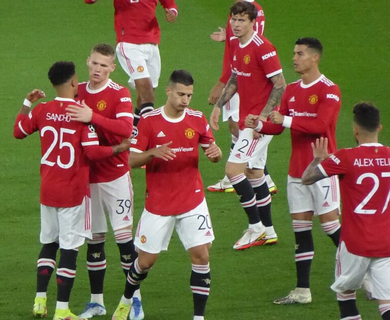 poste-entraineur-manchester-2022