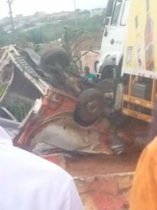 accident-route-de-dabou-5-mort-gbaka-broyé-par-un-camion