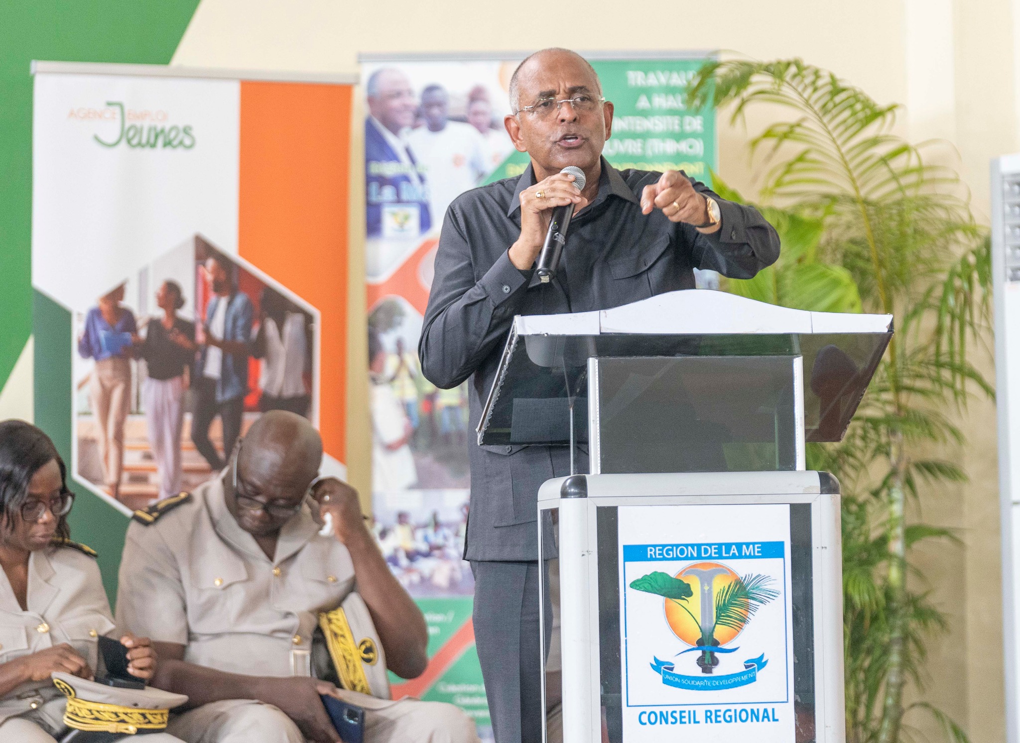 alassane-ouattara-candidat-en-2025-reaction-patrick-achi