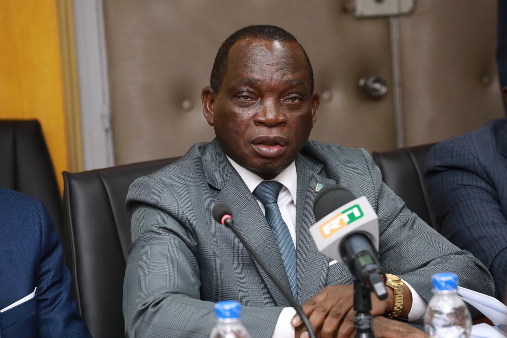 prime-des-enseignants-ivoiriens-bli-ble-david
