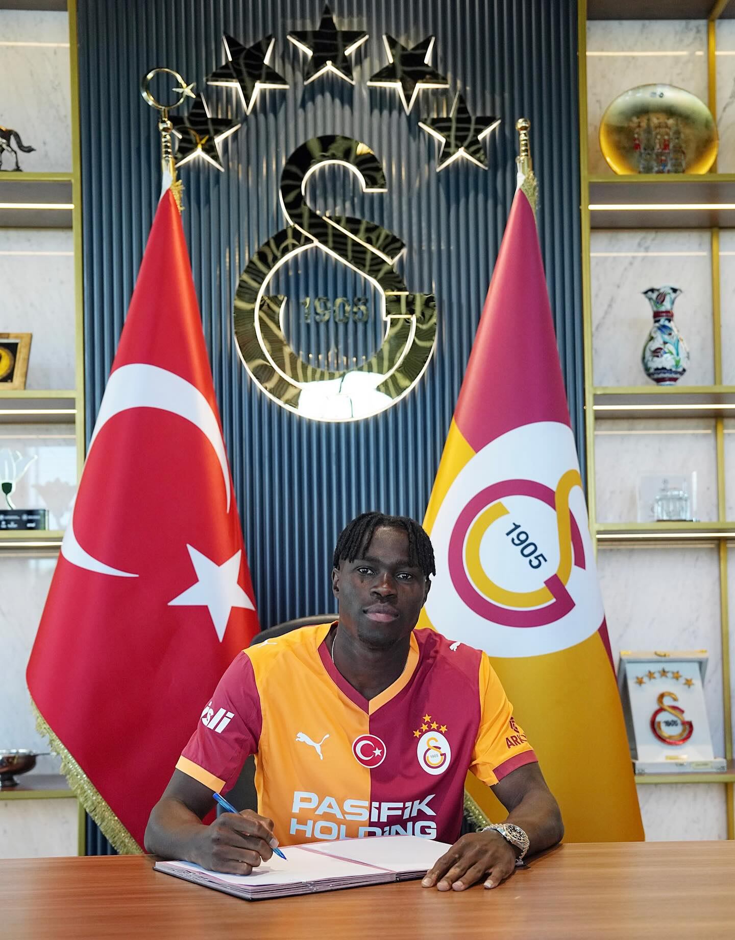 salaire-de-wilfried-singo-galatasaray-3-milliards-FCFA-par-an