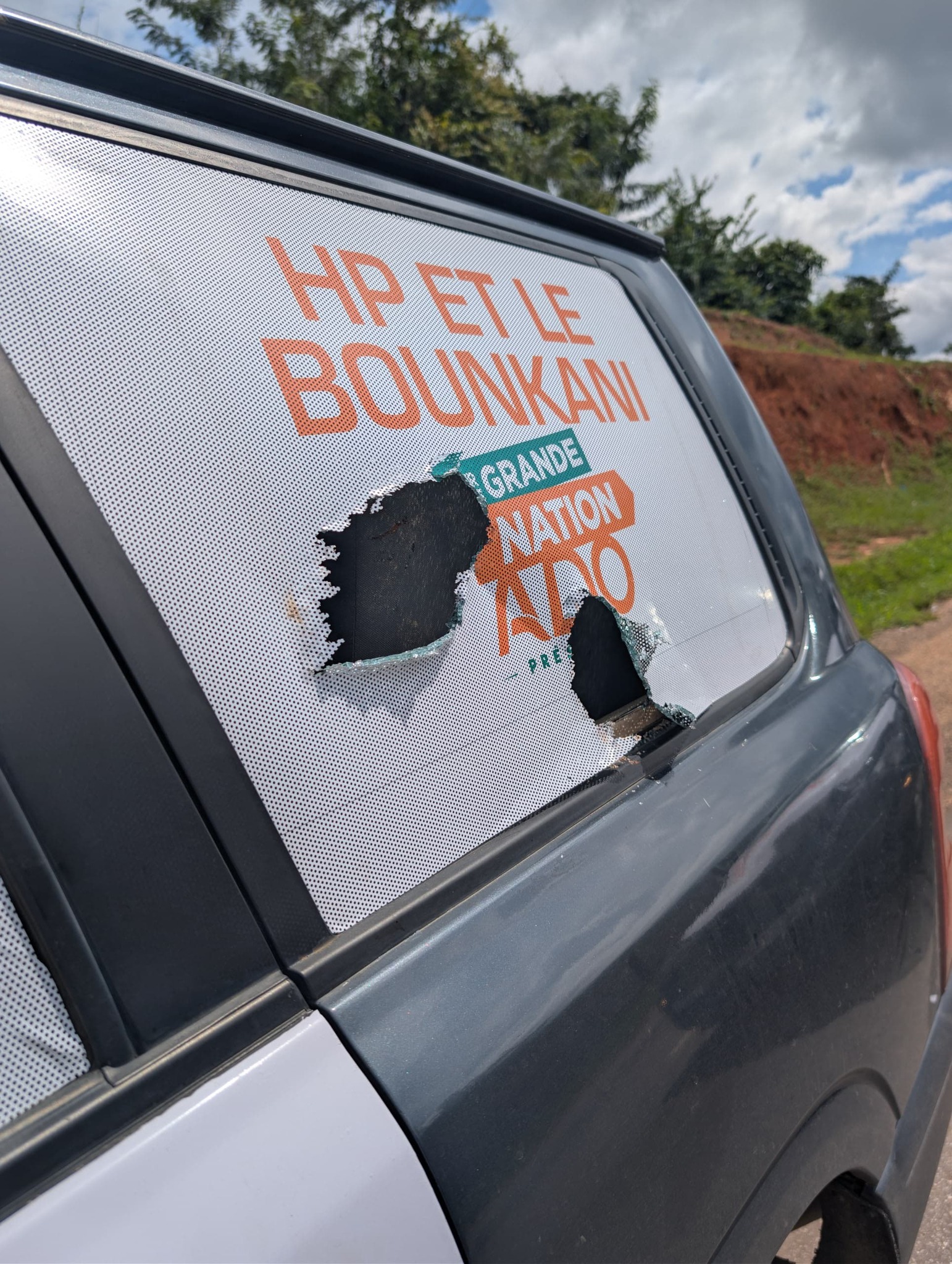 campagne-electorale-CI-2025-cortège-RHDP-attaque