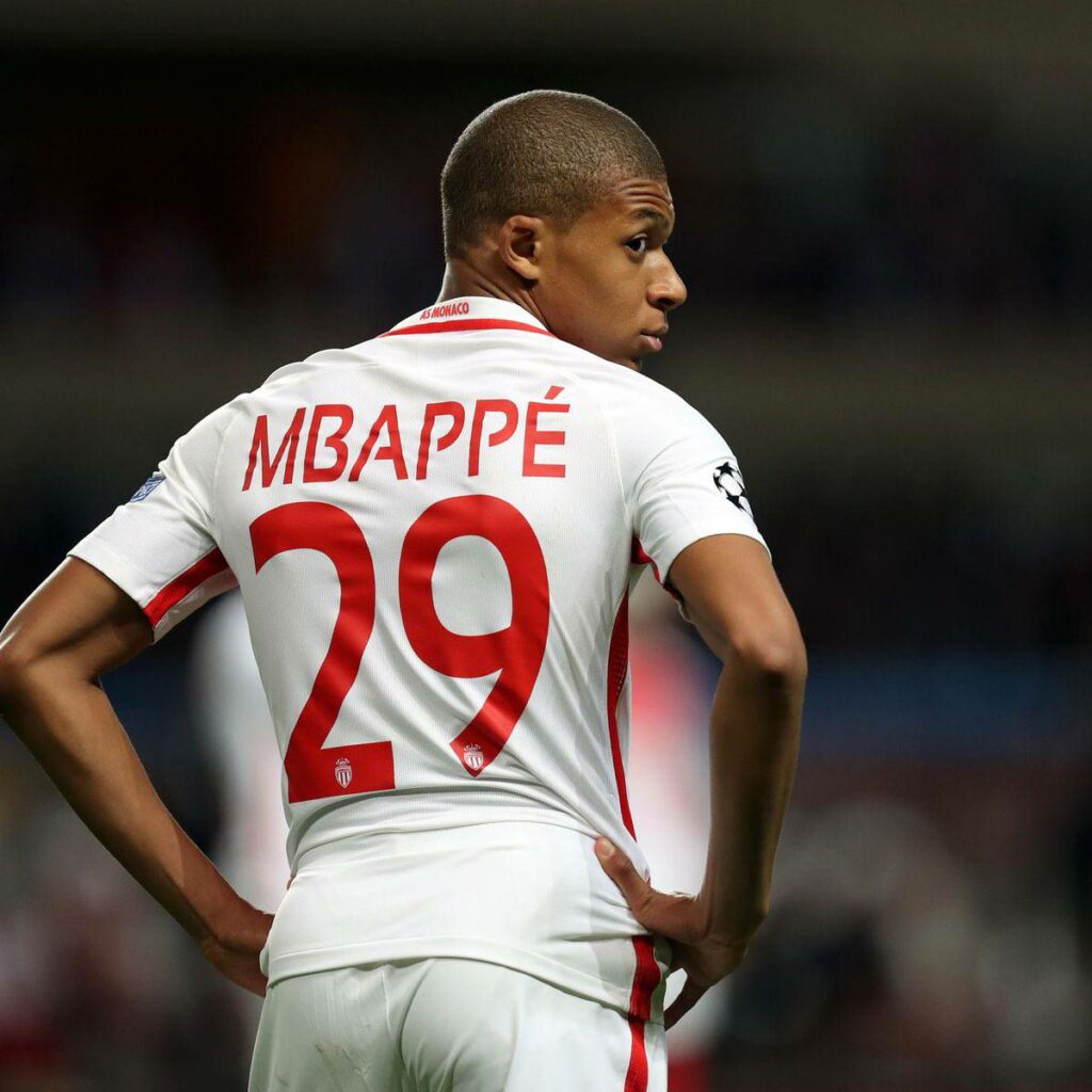 racisme-football-kylian-mbappe