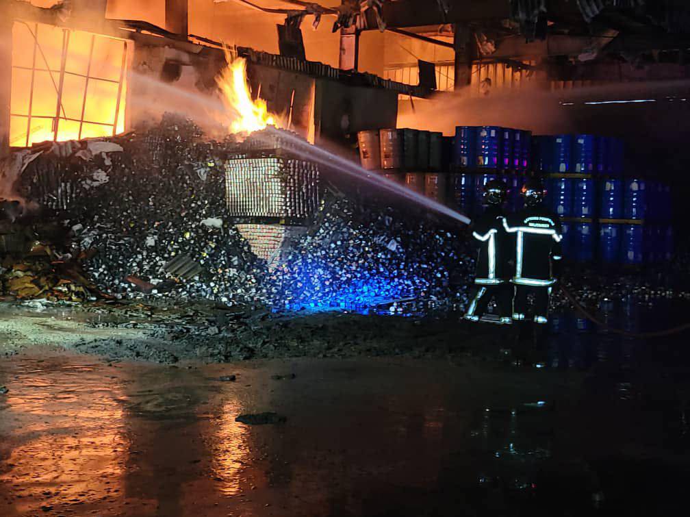 incendie-zone-industrielle-de-yopougon-societe-bonnet-rouge