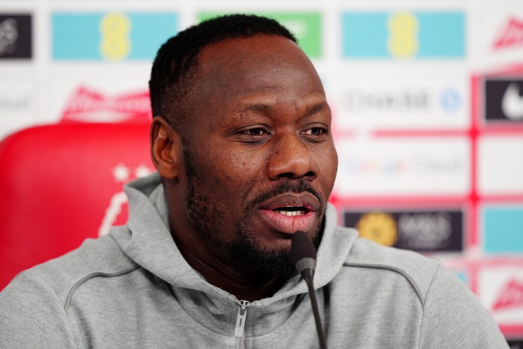 senegalais-quittent-pelouse-pape-thiaw-s-excuse