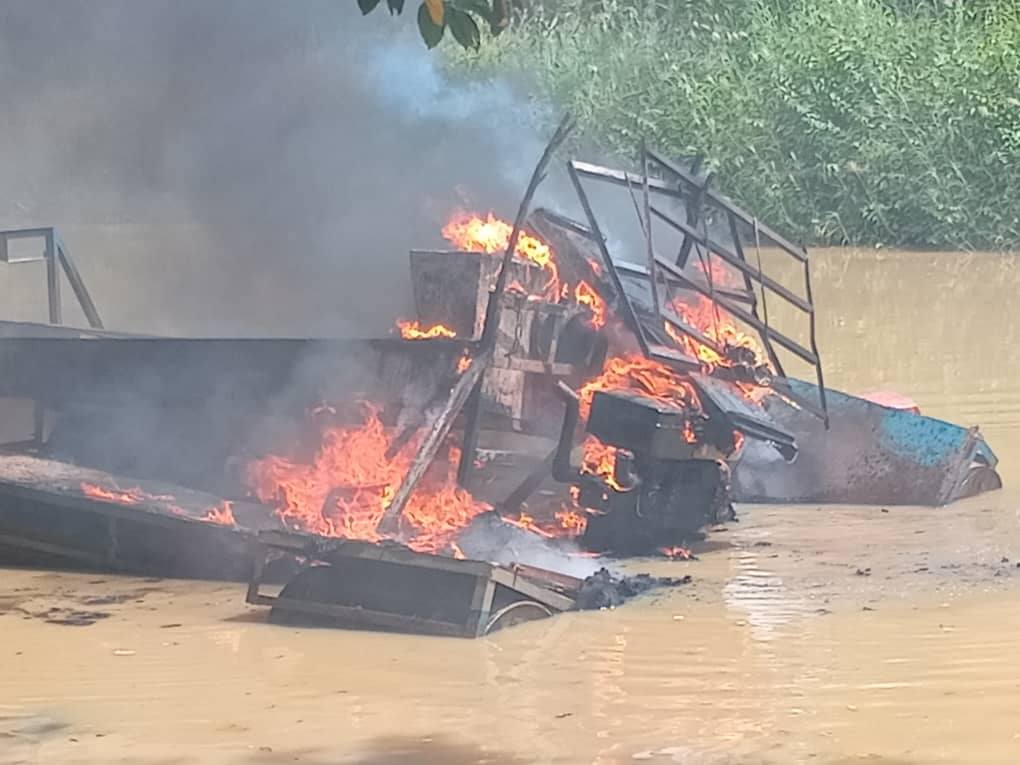 orpaillage-illegal-cote-d-ivoire-3-dragues-detruites-riviere-nzi