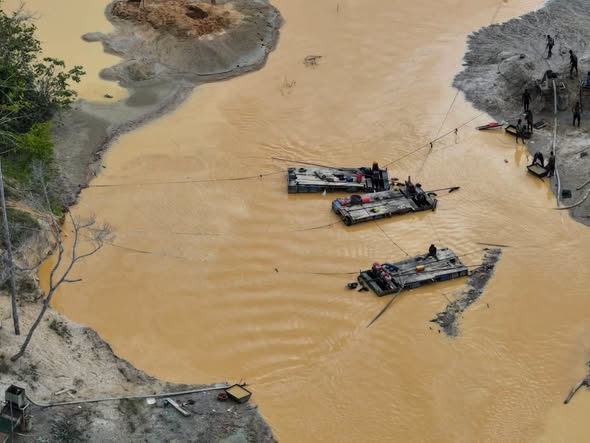 orpaillage-clandestin-sud-comoe-orpailleurs-recolonisent-rivière-Boin